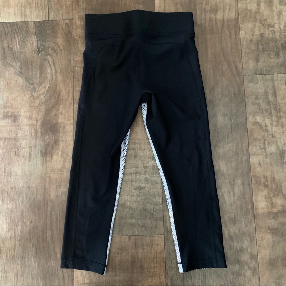 Under Armour compression capris dot design - Picture 2 of 8